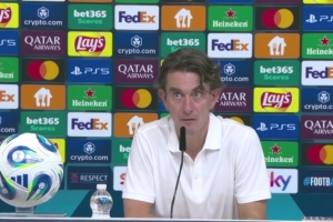 弗兰克：我们有80多分钟都掌控比赛，点球大战就像抛硬币胜负难料