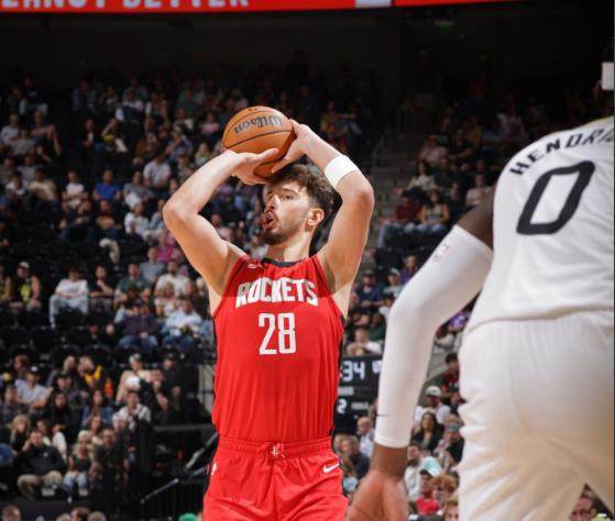 pg电子旗舰站-减重变壮！火箭版约基奇17+4+4很稳，冲2.24亿顶薪