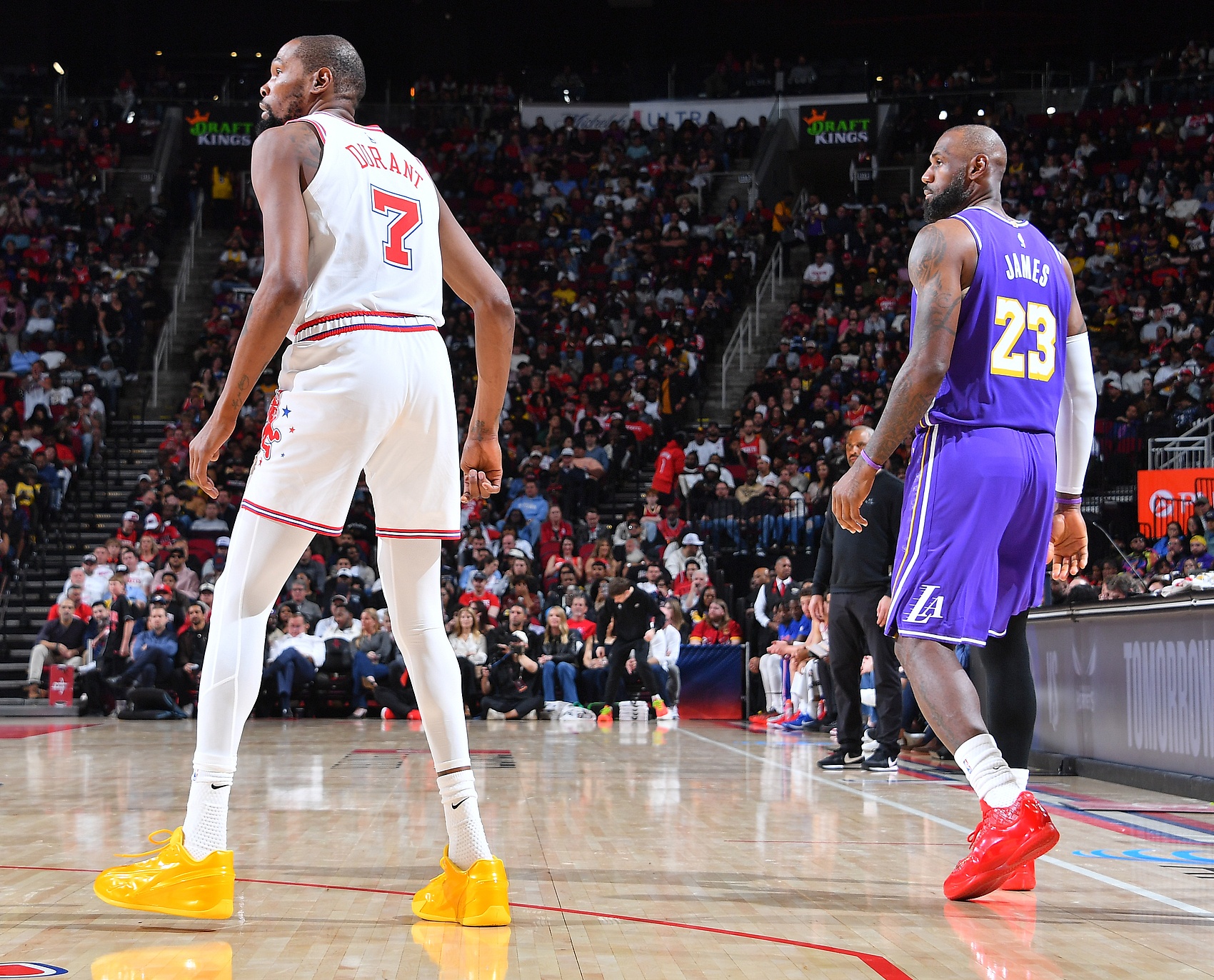 pg旗舰站官网-张佳玮谈火湖：詹杜此前交手最多打5场 14总决若遇上就是巅峰对决